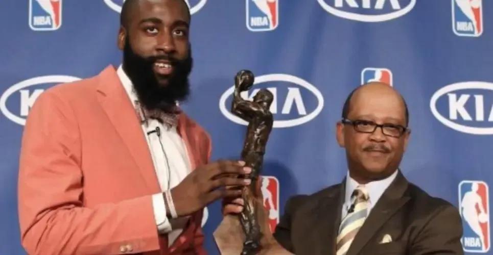 往年nba常规mvp(近十年常规赛MVP一览，字母哥、库里封神，威少跌下神坛)