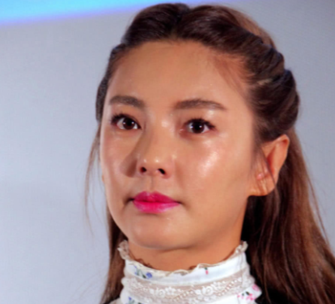 女星“生图”藏不住，颜值崩塌，戚薇躺枪，还不如早年漂亮，真惨
