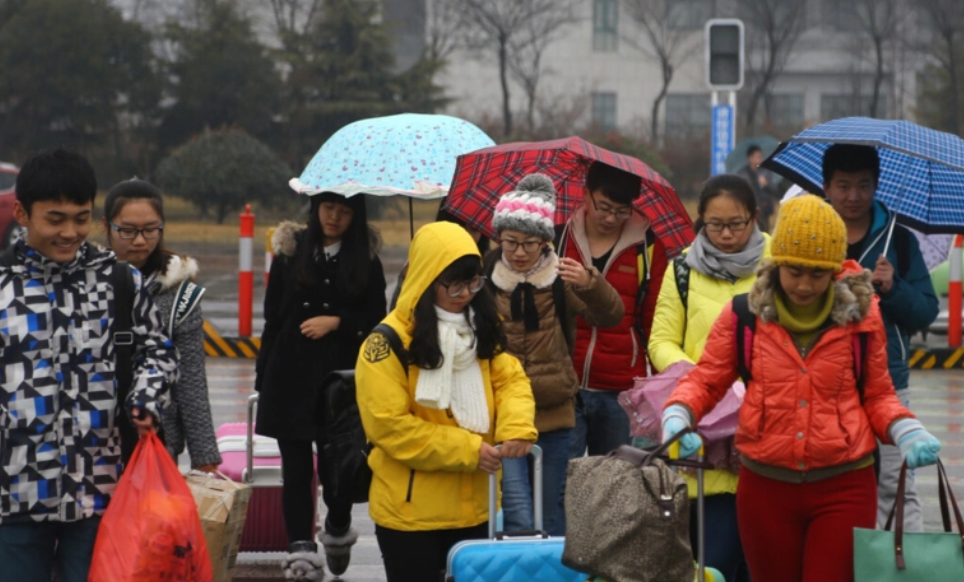 2022年中小学暑假时间已敲定，多数地区延期放假，跟往年差距大