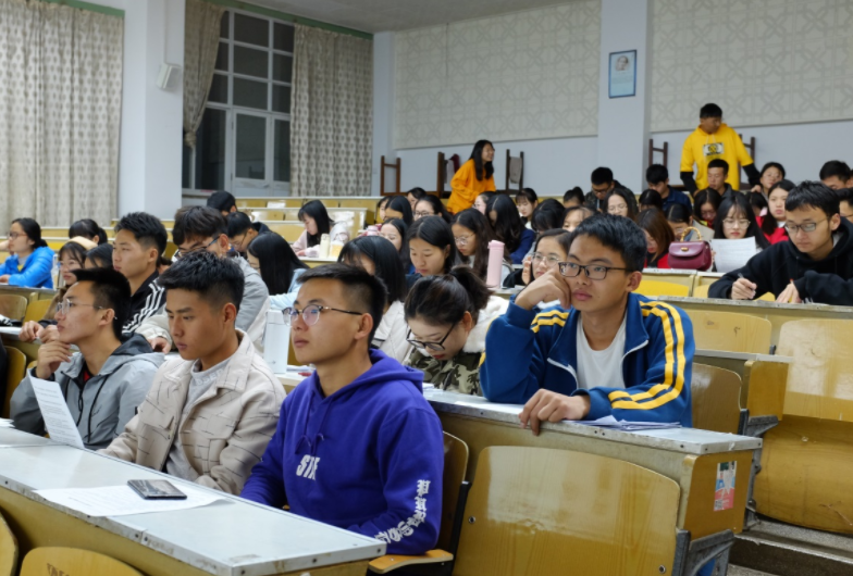 计算机学生晒出课表，只要专业选得“好”，大学的充实感堪比高中