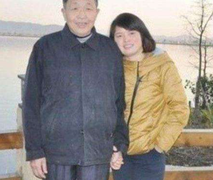 2012年，湖南38岁女教师追求65岁环卫工：除了你，别人都是将就