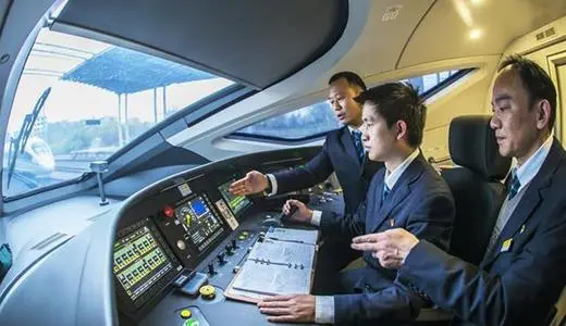 高铁司机月薪有多高？为何每天只要工作4小时？看完你心动了吗？