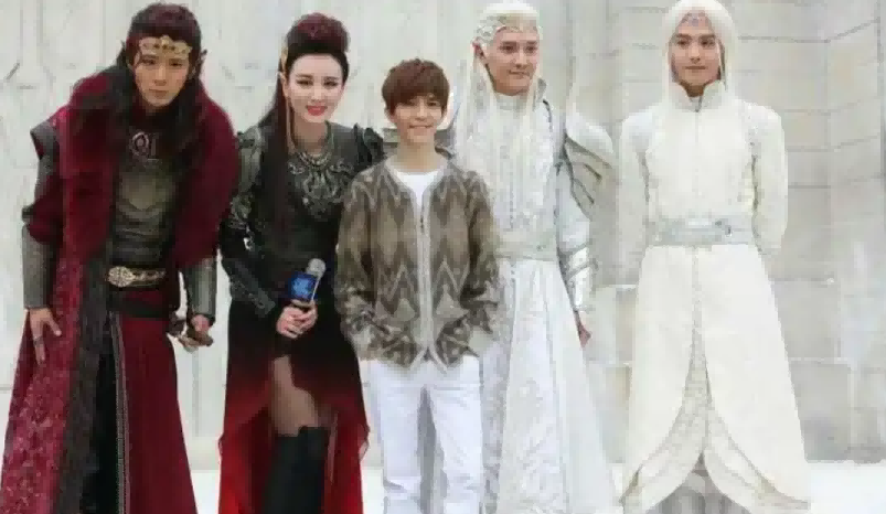 明明有1米8的大高个，但看起来很“矮”的12位男星，个个让人意外