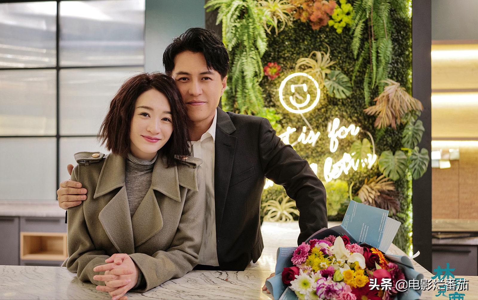 首播当晚，双卫视冠亚军，霸总靳东和“作女”李小冉的CP配一脸