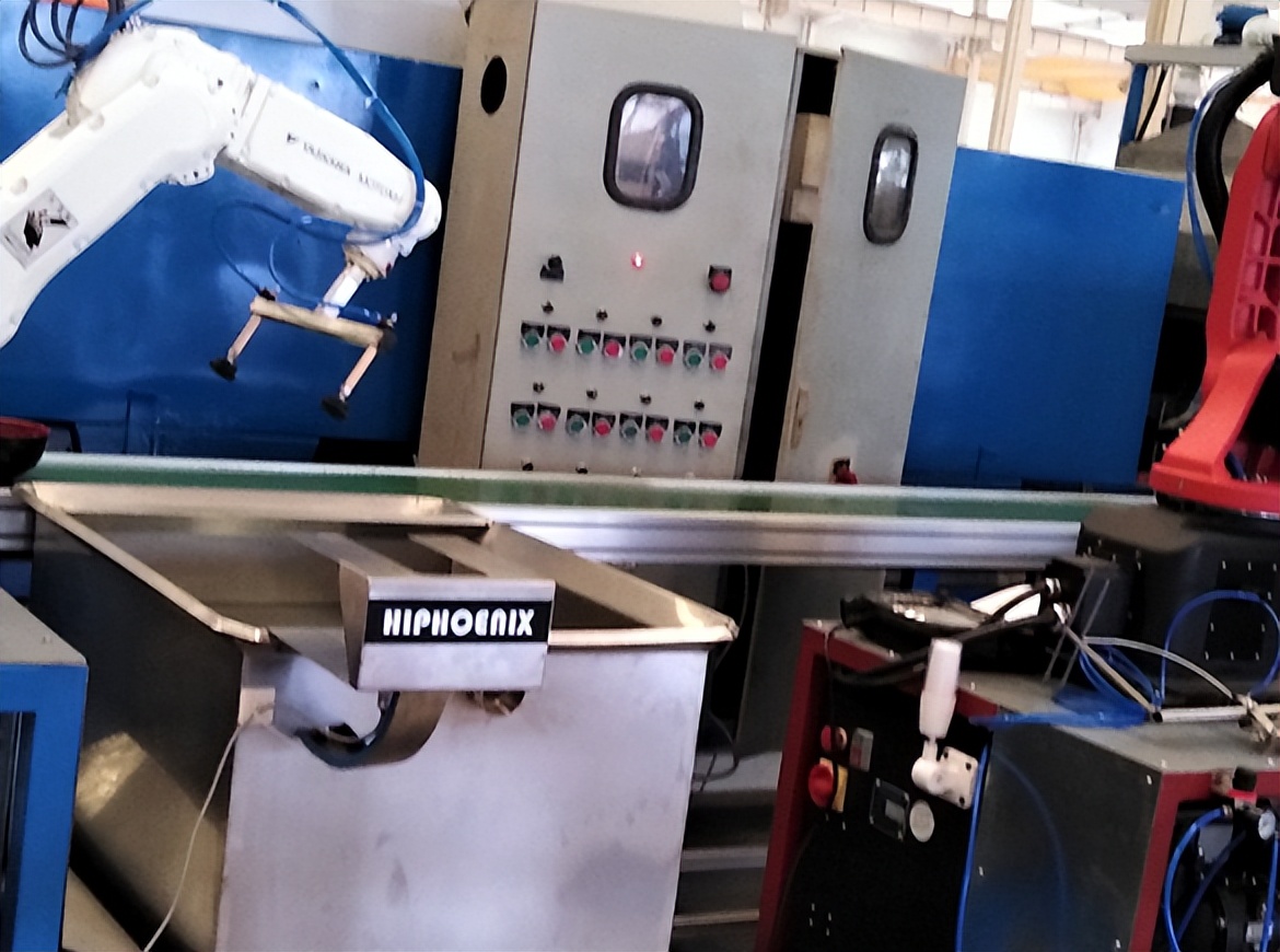 HIPHOENIX斯罗米克丨自动化流水线+机器人协作+视觉识别系统篇