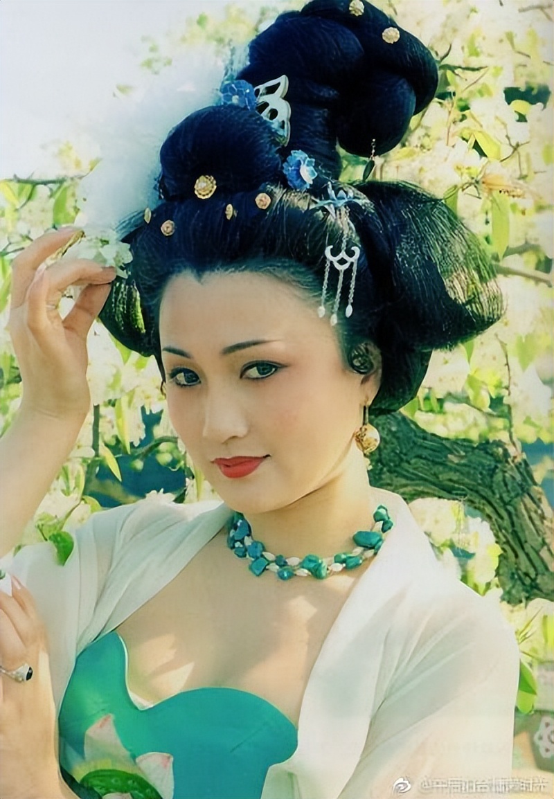 娱乐圈“白幼瘦”当道，我们有多久没看到过“珠圆玉润”的女星了