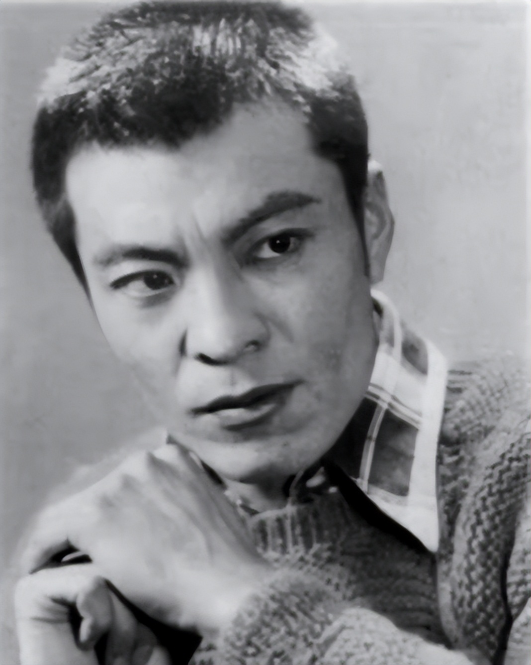 演员刘威：51岁老来得子，64岁还在拼命工作，儿子还小不敢老去