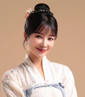 央视胡蝶:不顾一切闪婚大12岁的陆川,婚后生下一儿一女,幸福美满