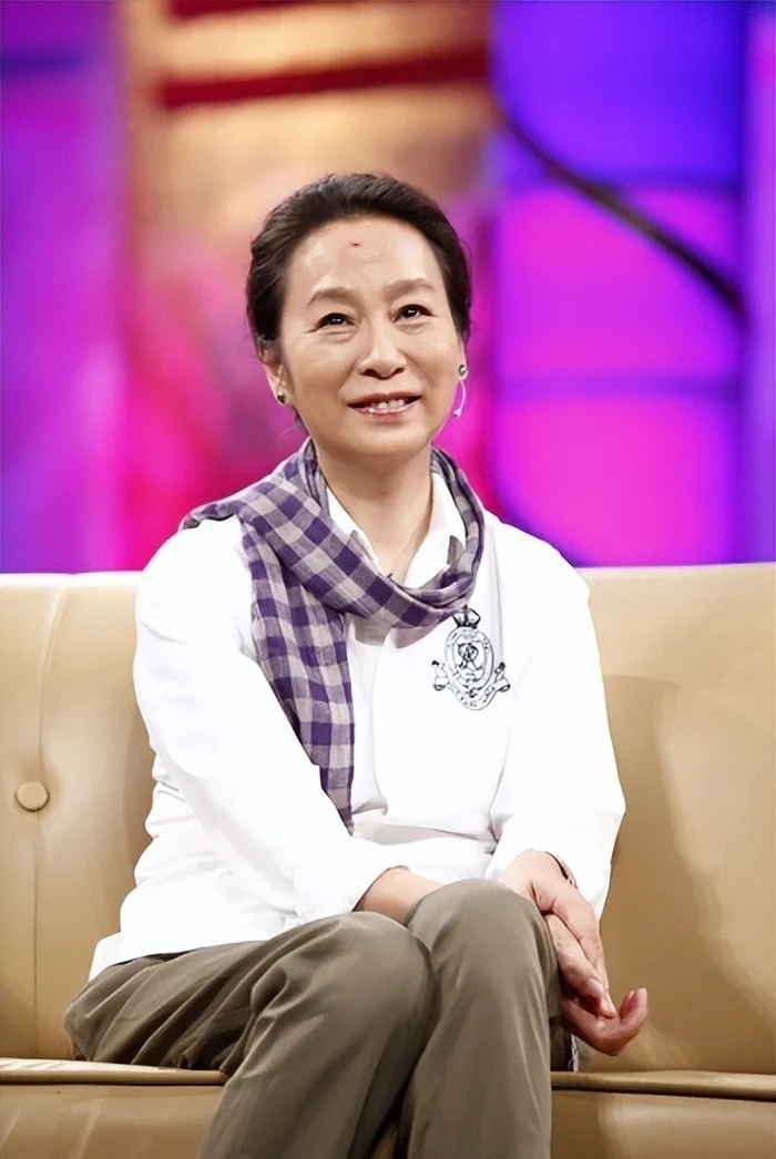周野芒:28年前与正在坐月子的奚美娟离婚,如今却说儿子不是他的