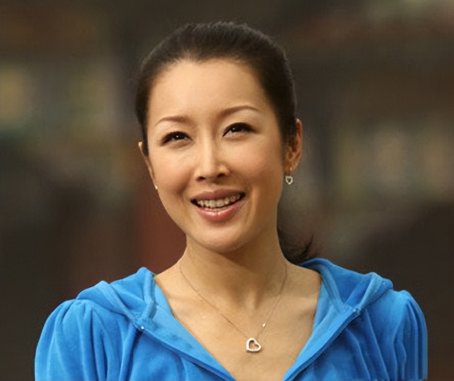 孙悦歌手(歌手孙悦:相夫教子17年,隐退多年再复出,50岁依旧能唱跳)