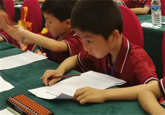 当年，那个被特招入伍，学费由国家承担的8岁特种兵，后来怎样了