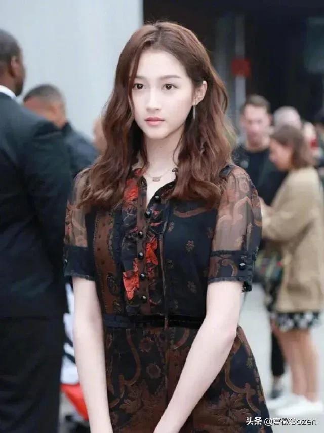 《聚美而集》第十六期 关晓彤，把美留在国外，人气却在国内膨胀