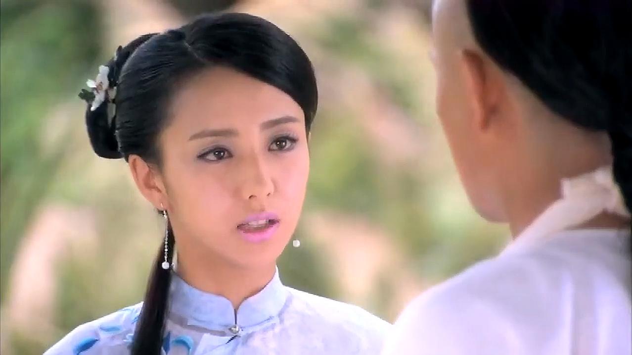 佟丽娅饰演的“年妃”，比蒋欣在《甄嬛传》里华妃更让人心疼