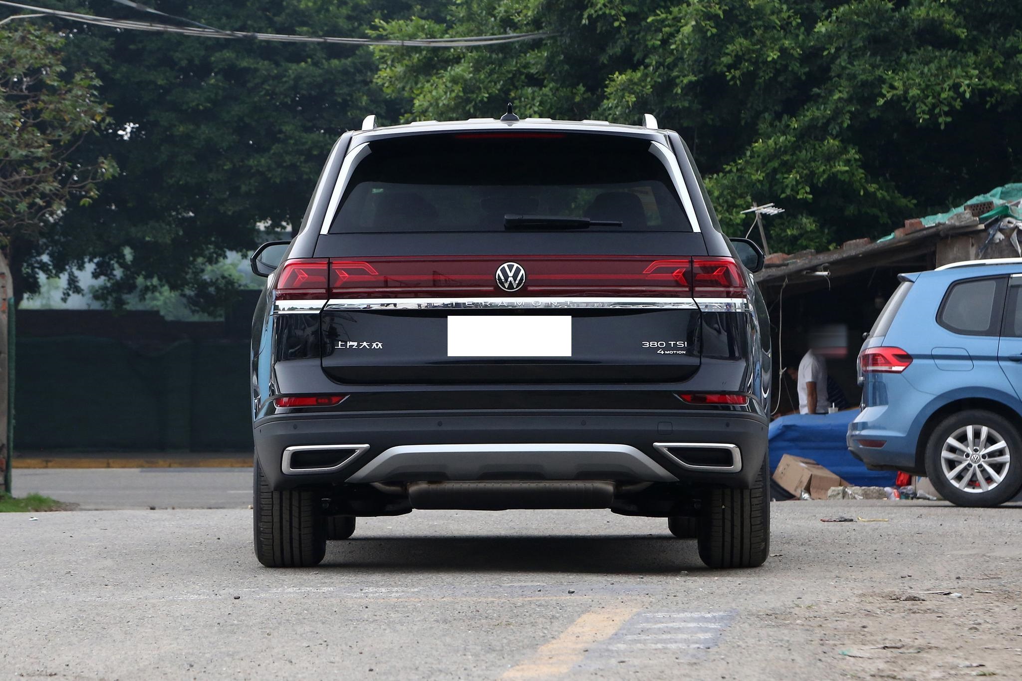 30万左右，我会选3台中大型SUV，254马力+全时四驱，实用还有面子