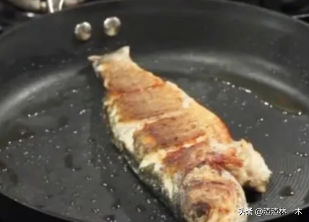 不粘锅涂层有毒且致癌？央视科学实验揭晓，告诉你答案