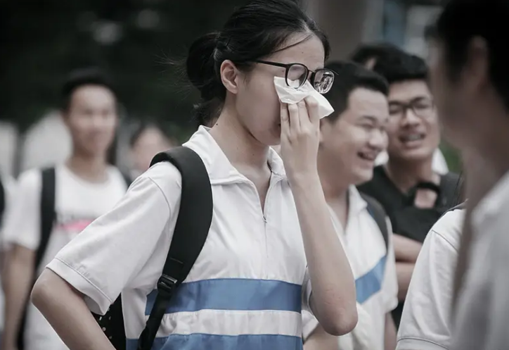 “谁偷了我的222分？”第一次高考查分586再查364，结局大反转