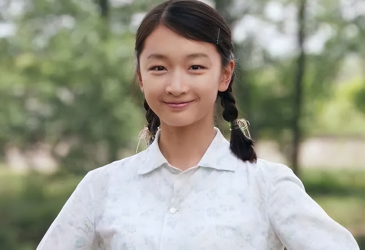 闫妮的“大妈味”、赵丽颖的“土气”，这8位女星，如今判若两人