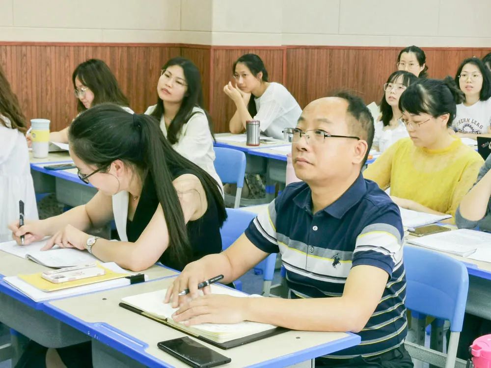 解读课标明要旨 赋能课堂向未来｜东升迎春小学学习解读“新课标”