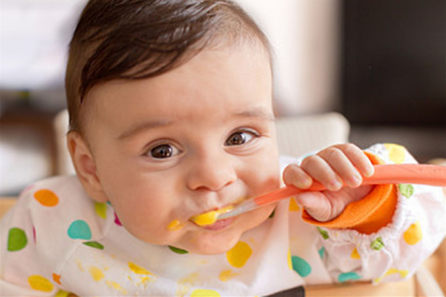 喂一口吐一口，宝宝为啥不肯吃辅食？不同原因要有不同对策
