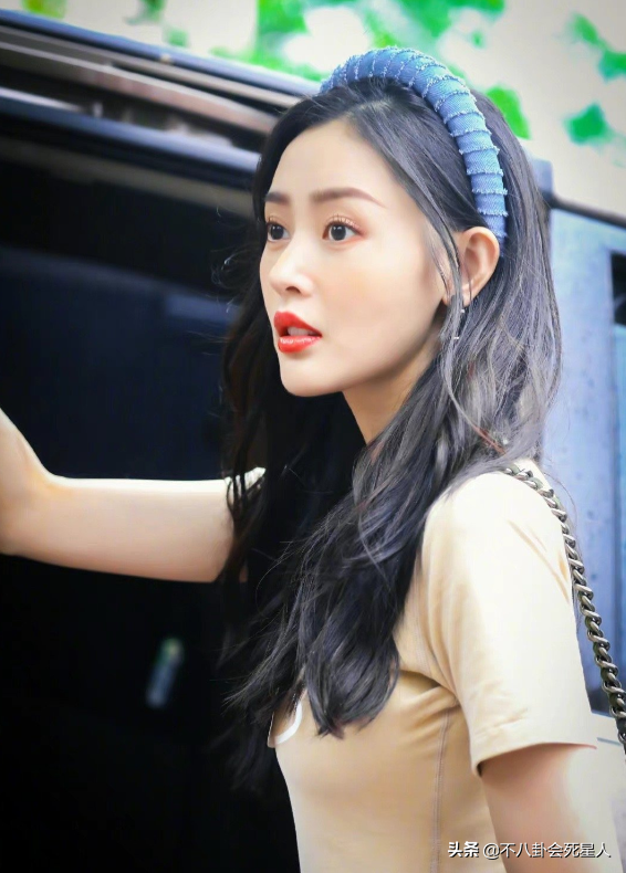 肋骨凸出、青筋暴起？这些女星看脸貌美如花，一露就“灾难”