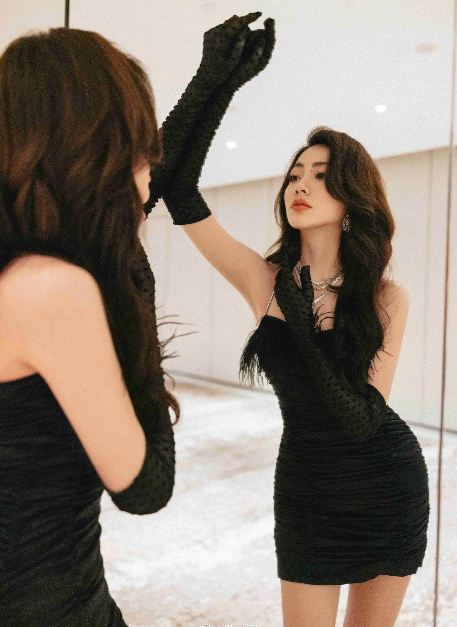 谢可寅黑色连衣裙长发飘飘