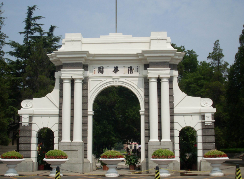 清华大学上课视频引争议，教室都是中国学生，为啥还用英文授课？