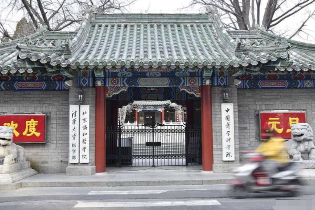 医学生晒自己大学时期，和从医十年的对比照，真的是越来越可靠了