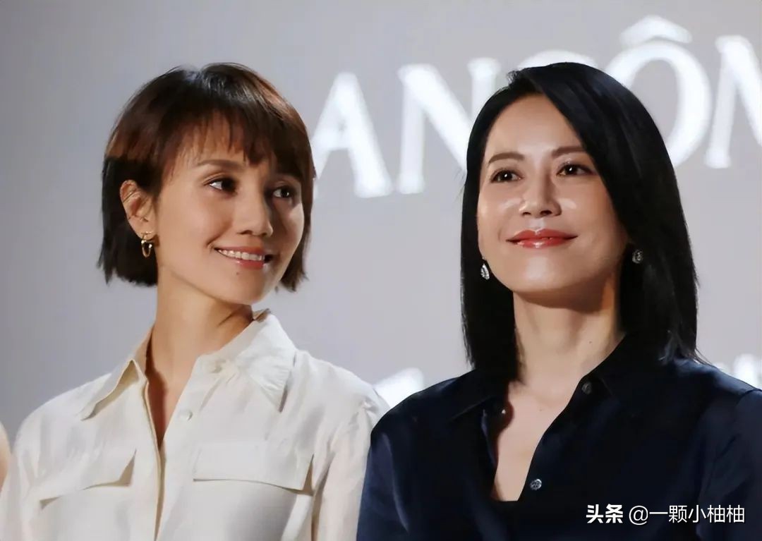 当44岁#袁泉#同框51岁#俞飞鸿#，终于见识了什么是气质美