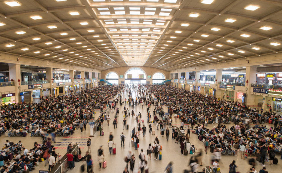 中国铁路运输用电，美国大多数用内燃机，两者的区别有多大？