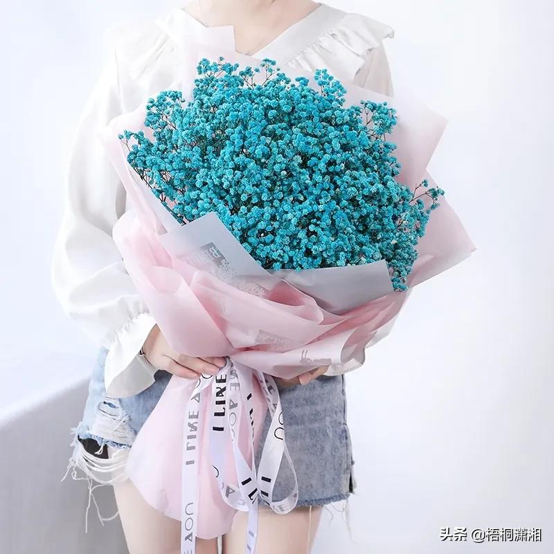 婚礼带花带哪边（婚礼那些人带配花）
