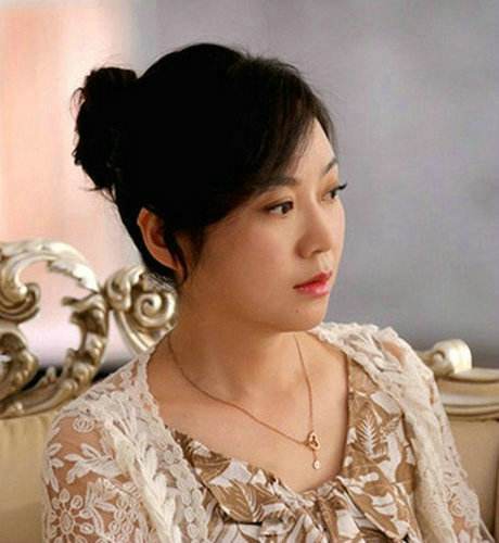 离婚18年了，闫妮和前夫邹伟的人生状况，有何不同？