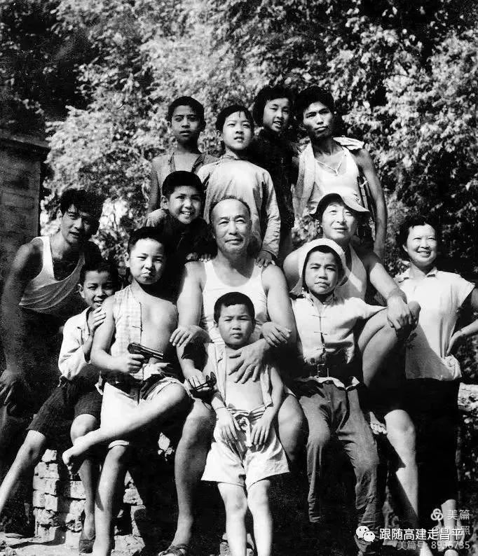 由著名导演执导的三部影片中的昌平沙河镇的影像