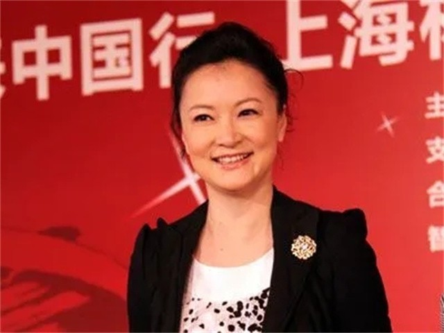 东方卫视名嘴袁鸣：丈夫是美籍华人，儿子十分可爱