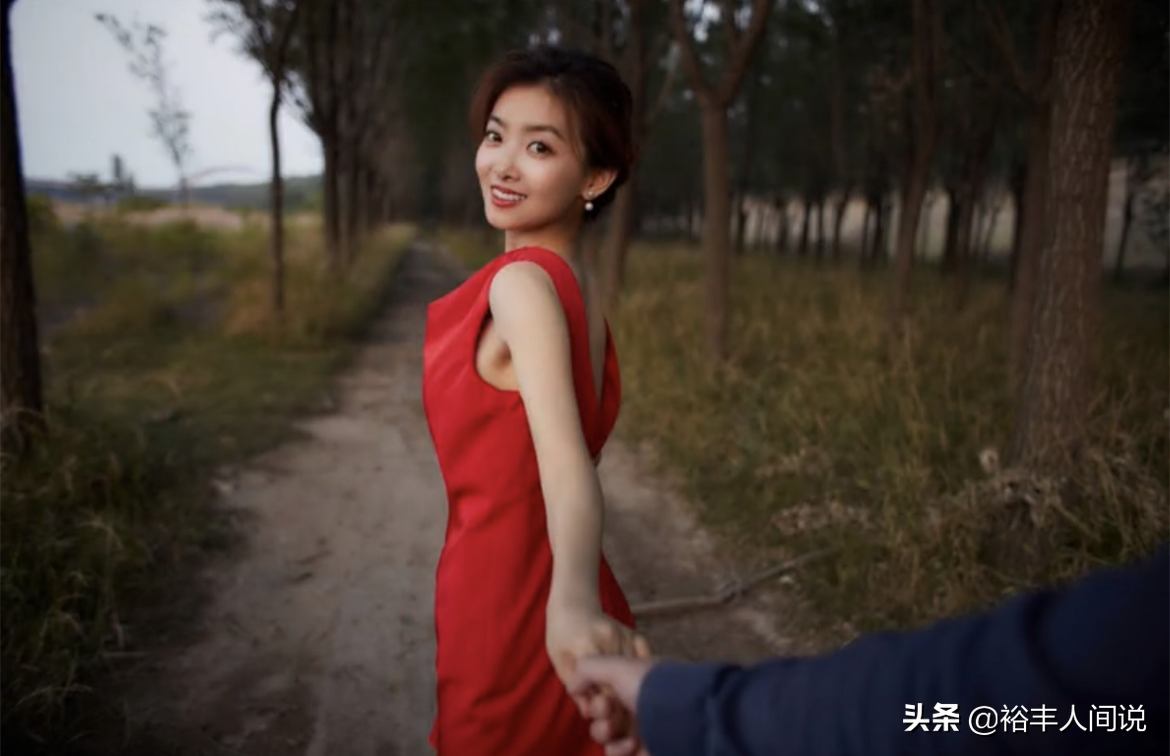 恭喜！36岁央视记者王京京官宣结婚，曾是山东电台的颜值代表