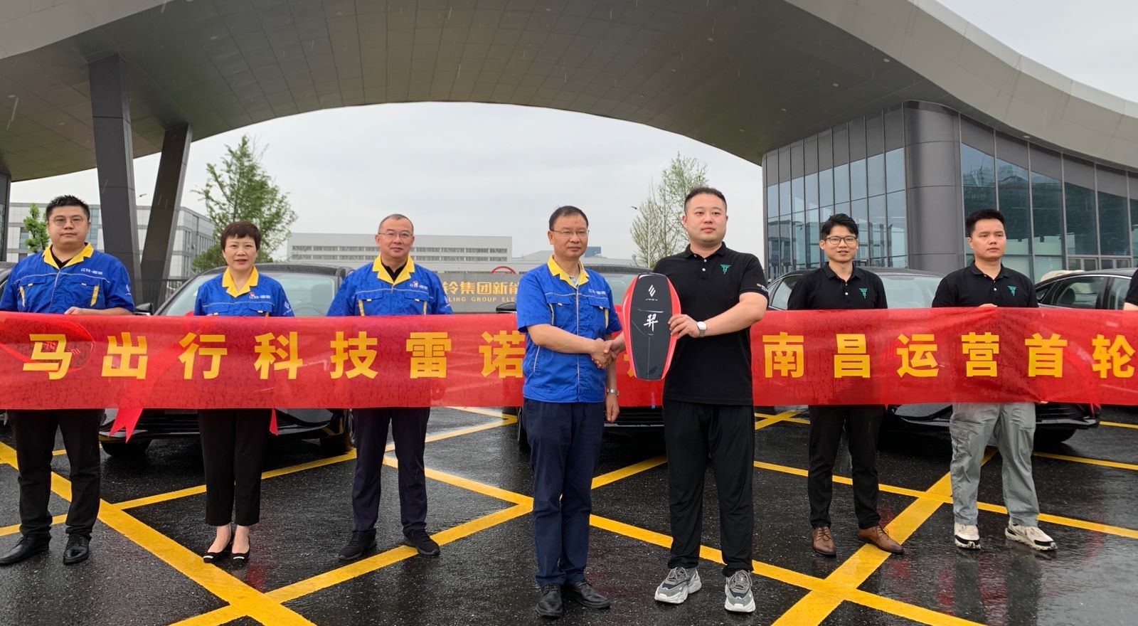 “羿马”当先 戎马智行 三匹马出行 雷诺江铃首批定制车辆成功交付