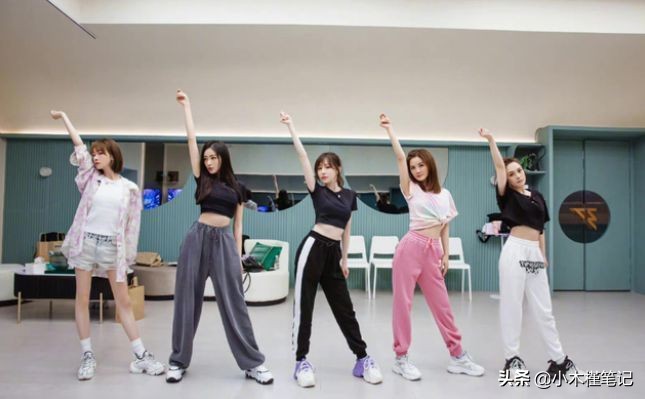 《乘风》三公舞台看点多，twins合体再现侧手翻，刘恋淘汰意难平