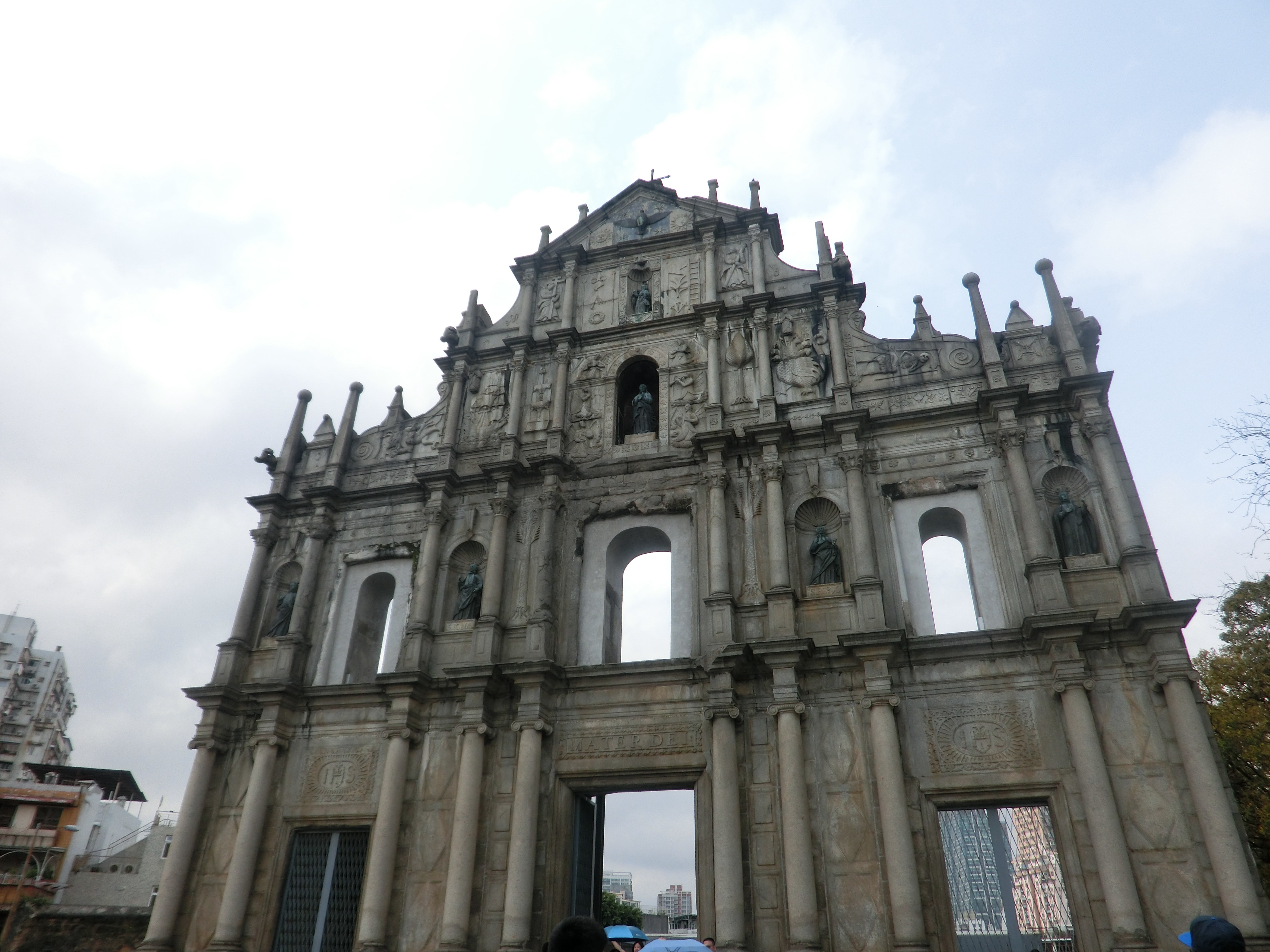 效果还有离大三巴牌坊很近的大炮台花园,是中国最古老的西式炮台之一