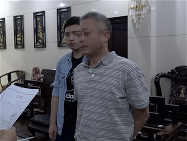 海南黑老大黄鸿发，警方突击抓捕，被捕时狼狈大喊“我没动”