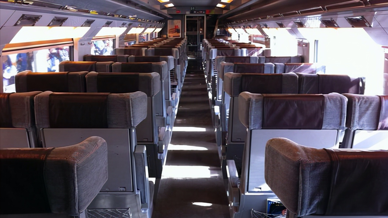 8节高铁坐多少人?动车组常识知多少,每节车厢设施有哪些区别?