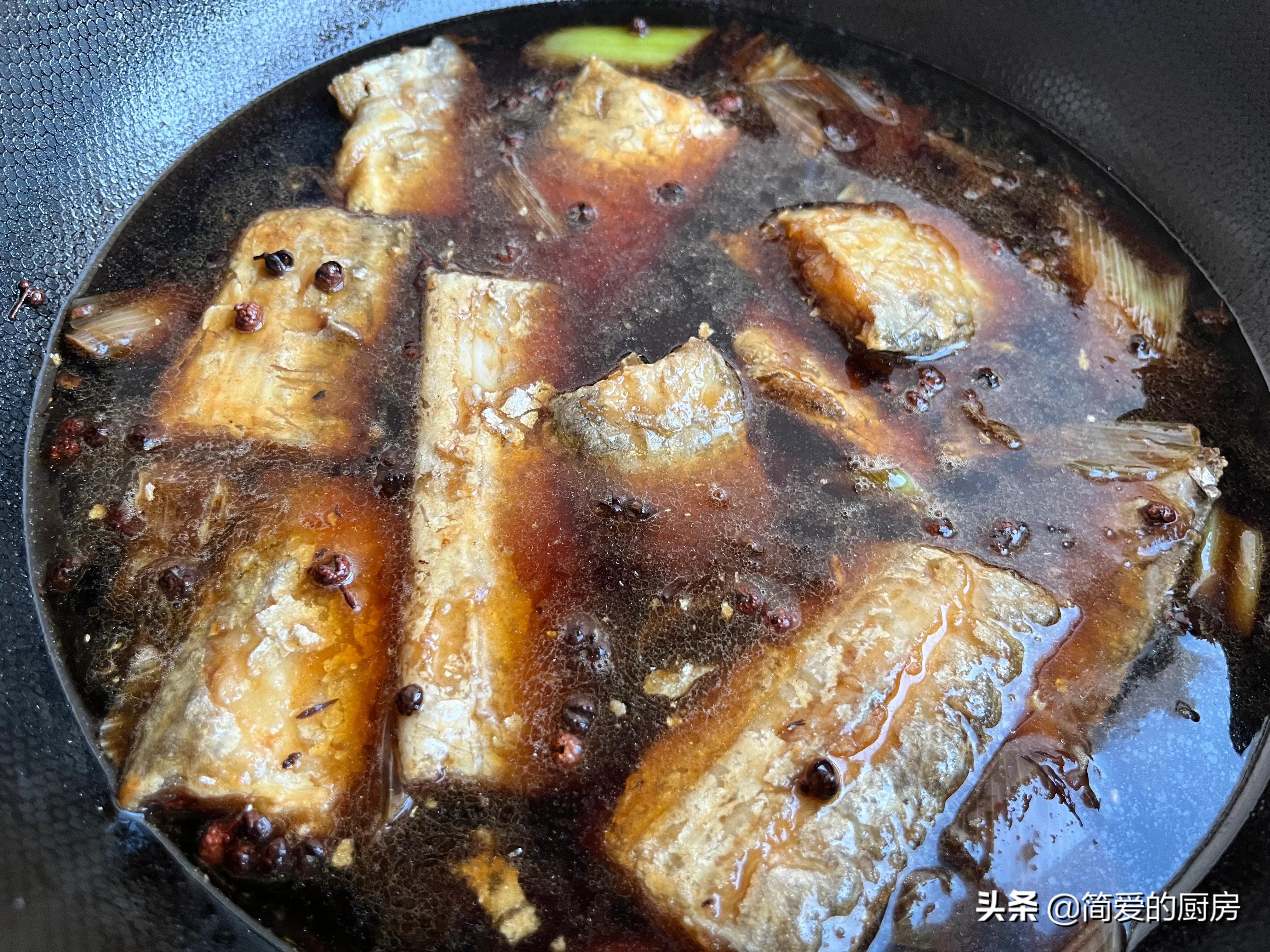 红烧带鱼的家常做法，步骤简单易操作，味道好吃不腥气满屋都飘香