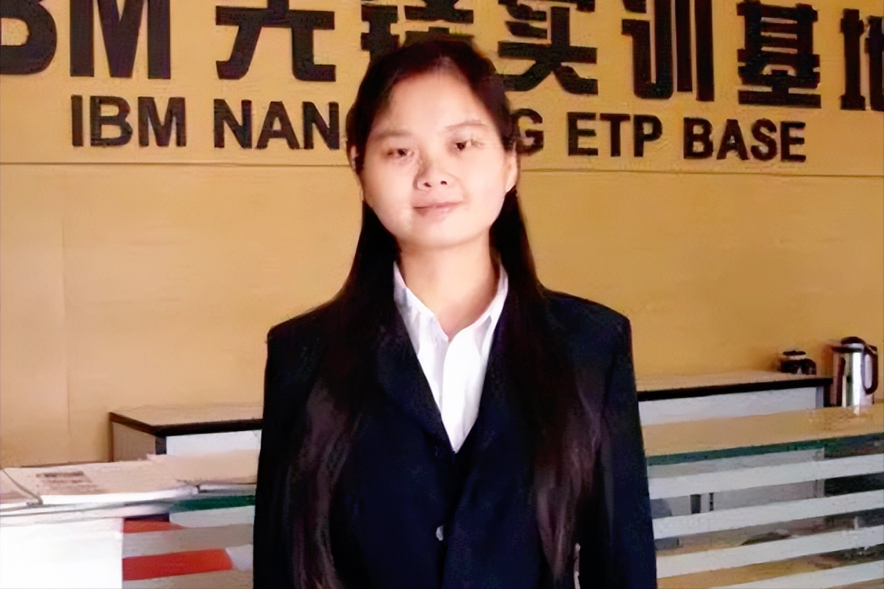 大学里没人追的女孩子（"）