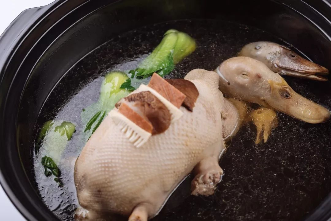 三套鸭大煮干丝大煮干丝,又称为"鸡汁煮干丝","鸡火煮干丝",它是"江苏