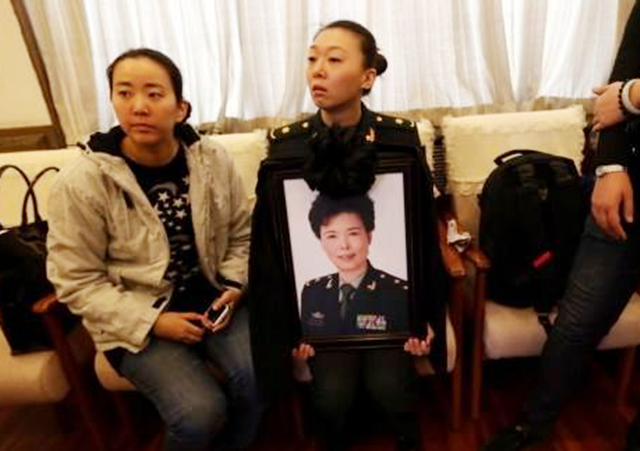13年女排将军陈招娣去世,女儿郭晨继承母业,在赛事一线裁判执法