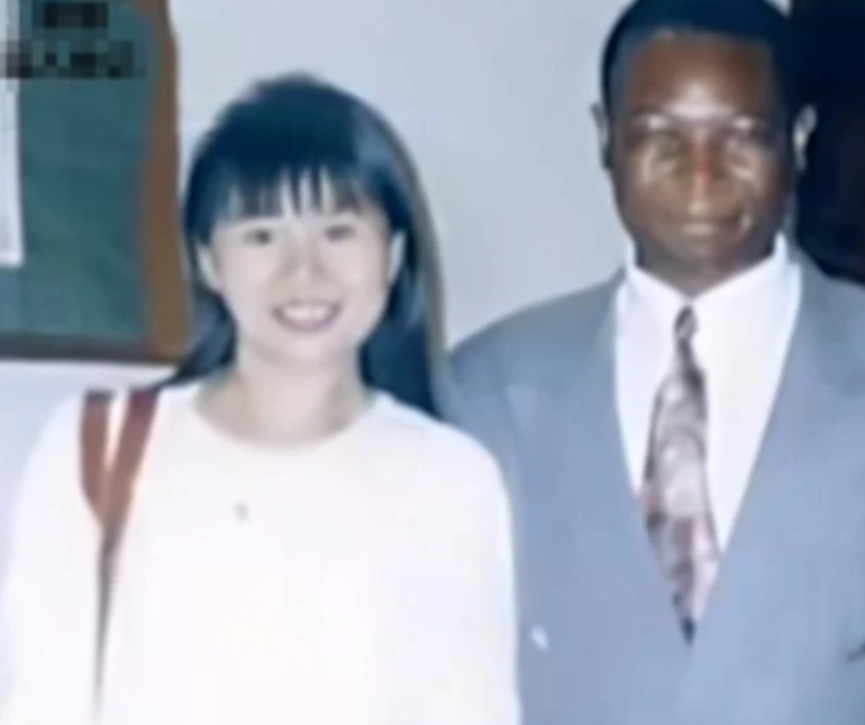 1996年，28岁清华才女不顾劝阻远嫁非洲，后来有了四个混血宝宝