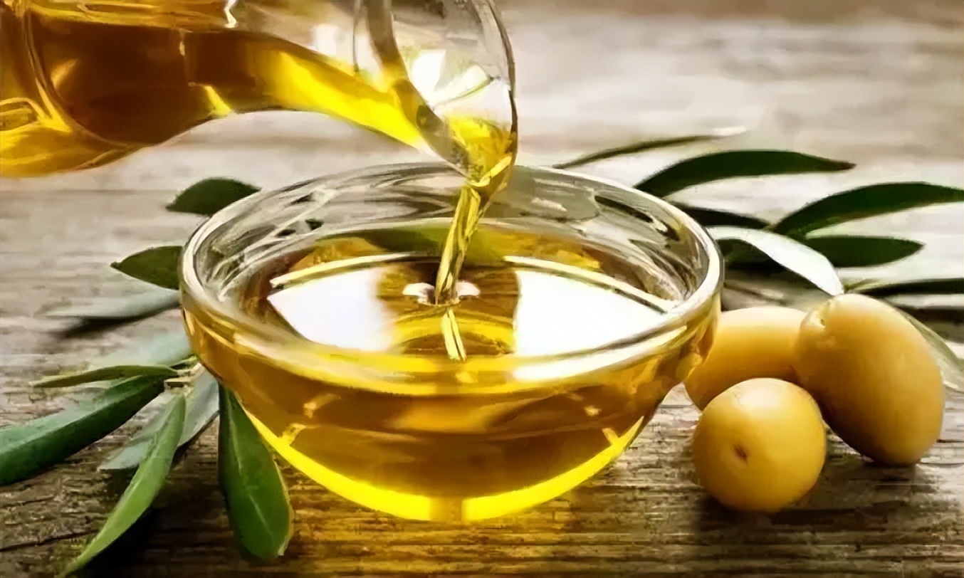 大豆油危害最大？花生油、菜籽油、橄榄油、玉米油，哪种更健康？
