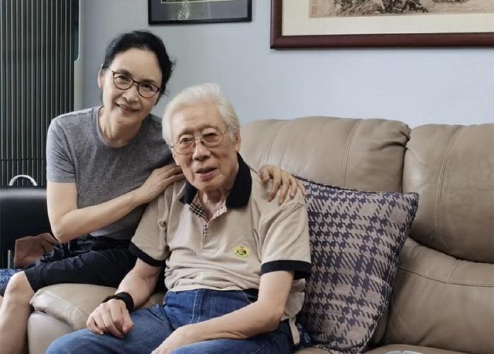 《汉武大帝》二十年后,宋晓英探望焦晃,两位老戏骨现状让人感慨