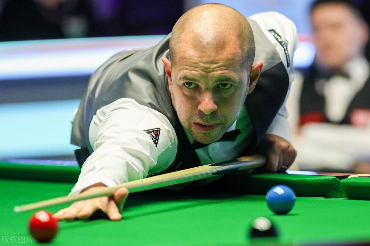 丁俊晖vs霍金斯（丁俊晖逆境大爆发6比3击败霍金斯，为中国军团斩获英锦赛正赛首胜）