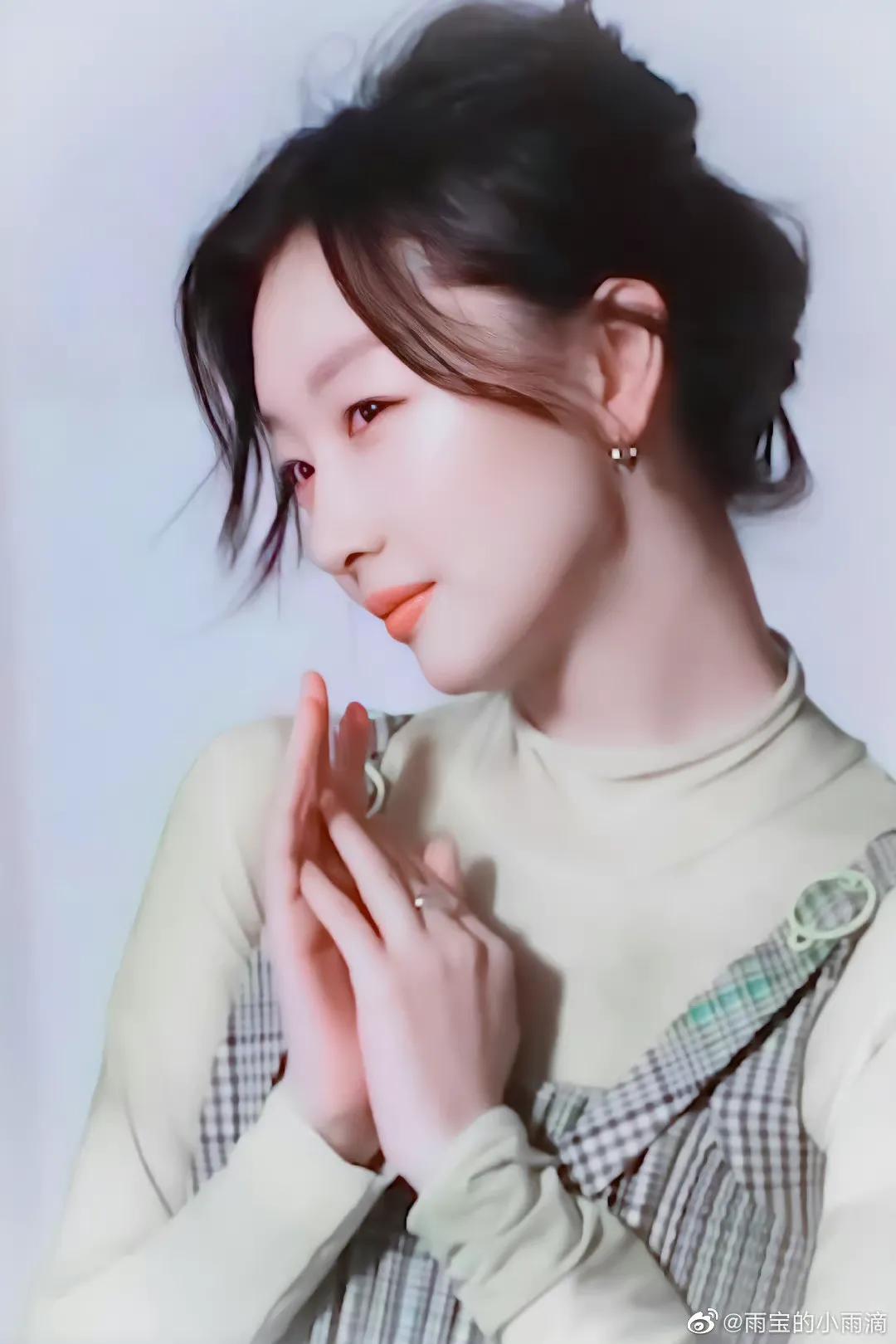 美女明星 周冬雨的眼睛配脸型真的是绝配太美了