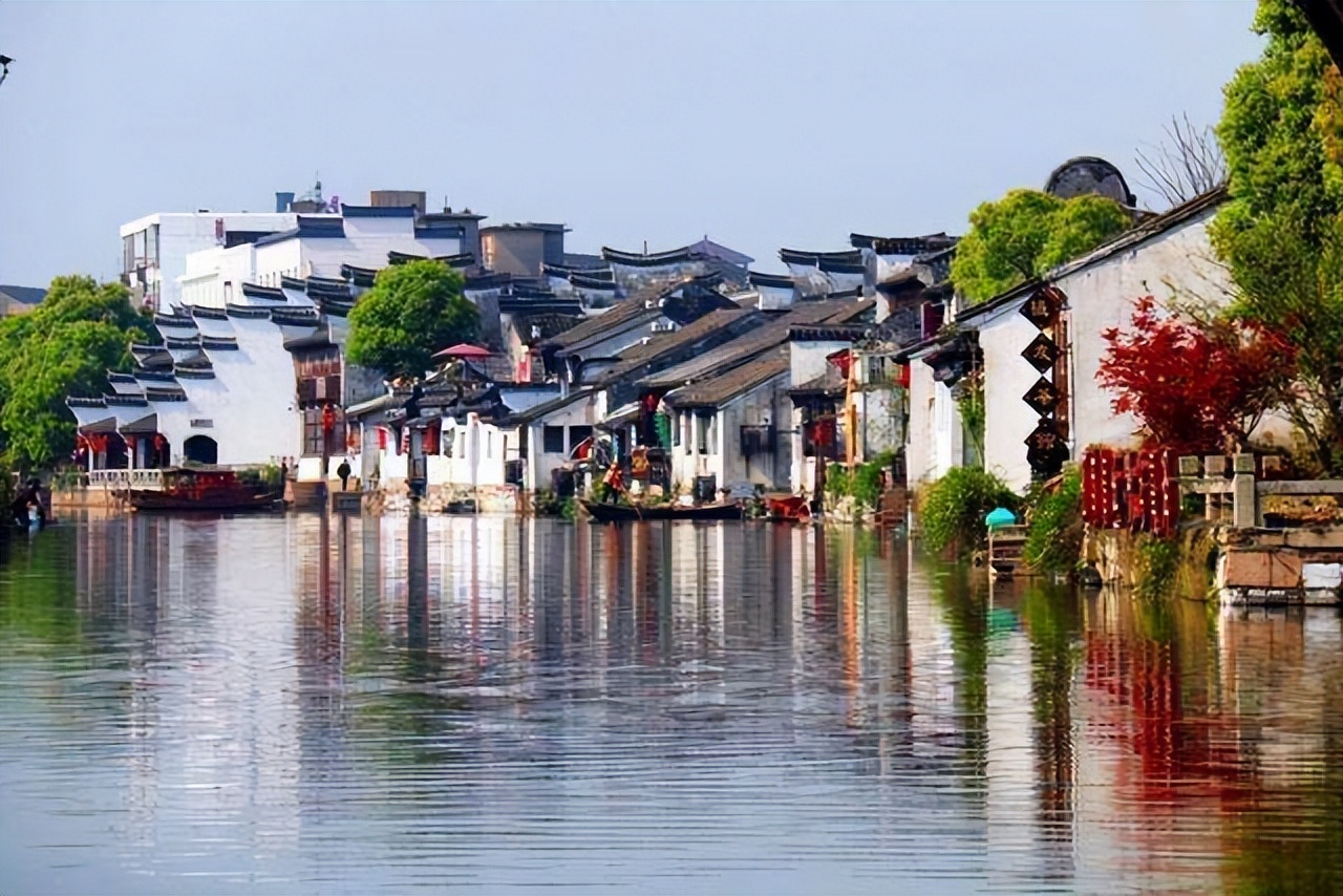 那么中国哪些古镇比较出名?下面为大家介绍中国十大古镇.