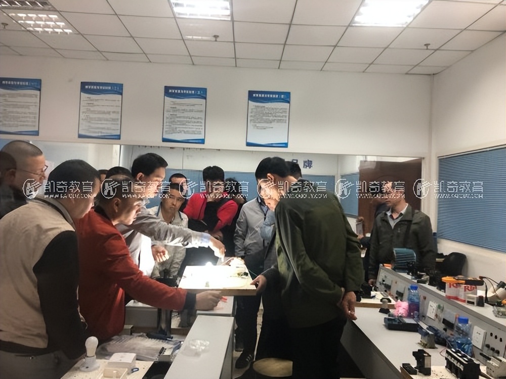 华阳和高新区哪里可以学电工？华阳电工培训学校